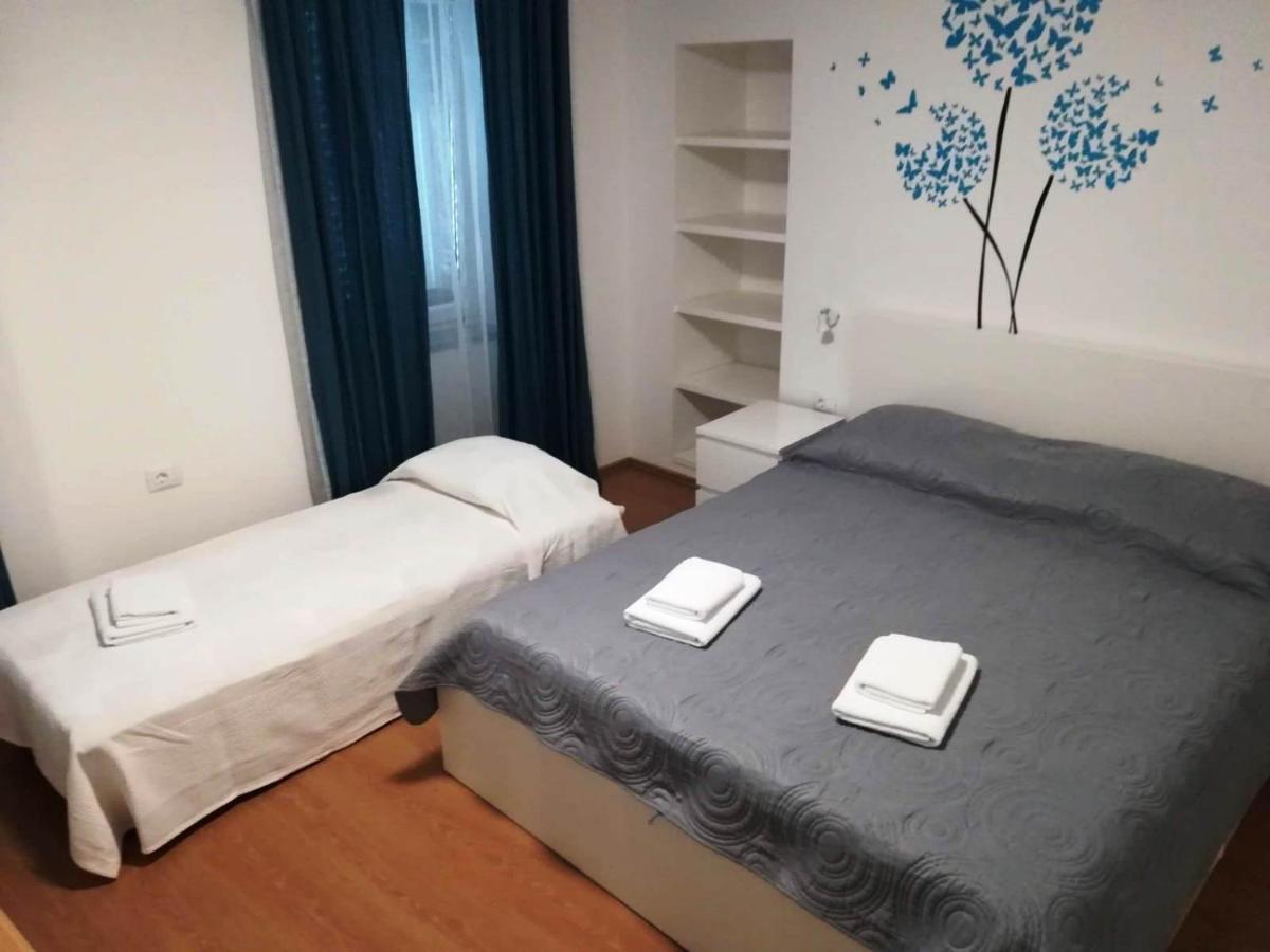 Apartments And Rooms Oliva เซรส ภายนอก รูปภาพ
