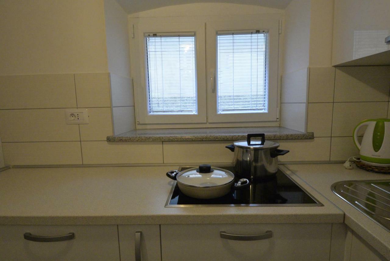Apartments And Rooms Oliva เซรส ภายนอก รูปภาพ