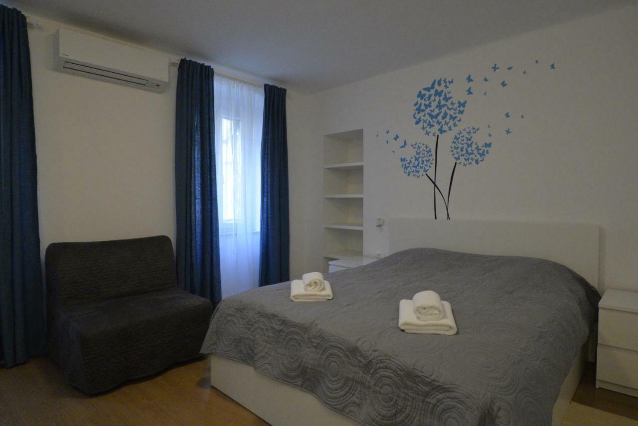 Apartments And Rooms Oliva เซรส ภายนอก รูปภาพ