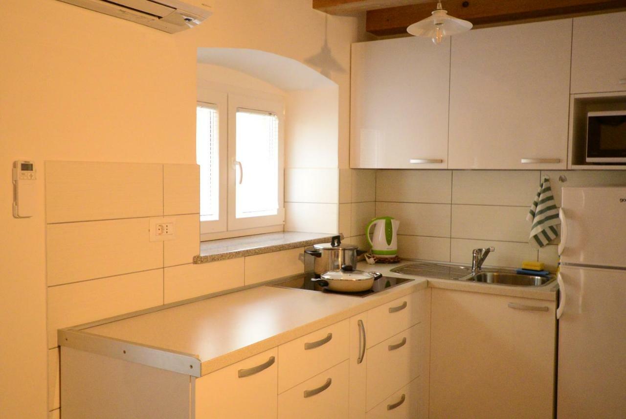 Apartments And Rooms Oliva เซรส ภายนอก รูปภาพ