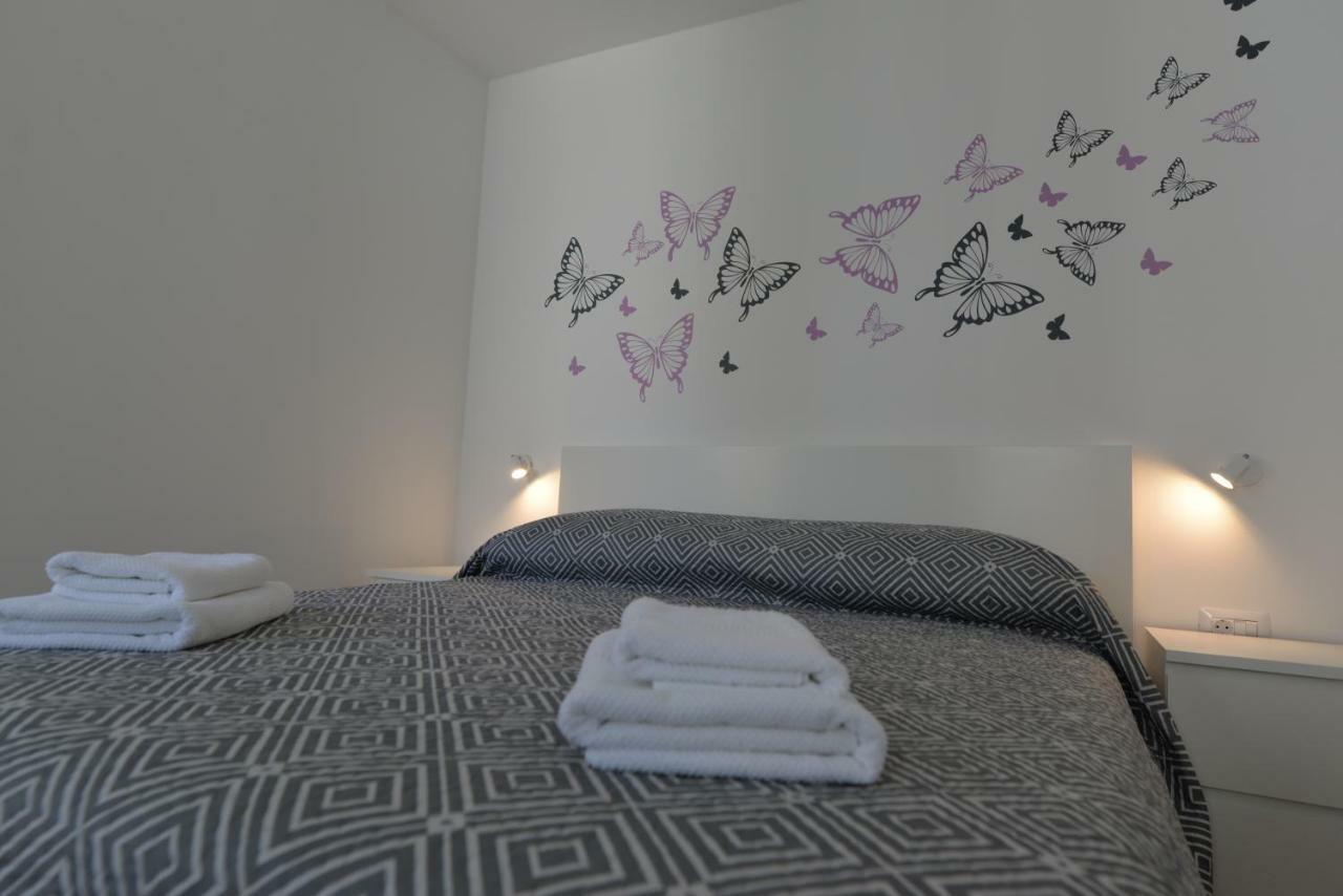 Apartments And Rooms Oliva เซรส ภายนอก รูปภาพ