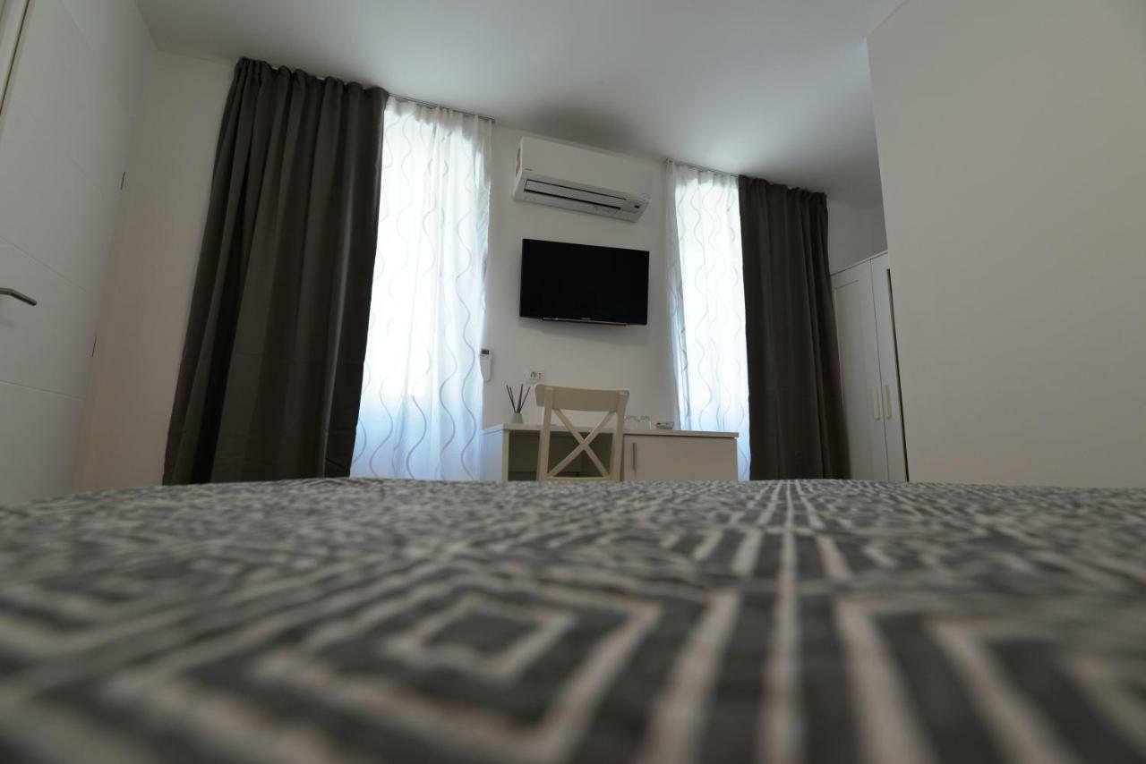 Apartments And Rooms Oliva เซรส ภายนอก รูปภาพ