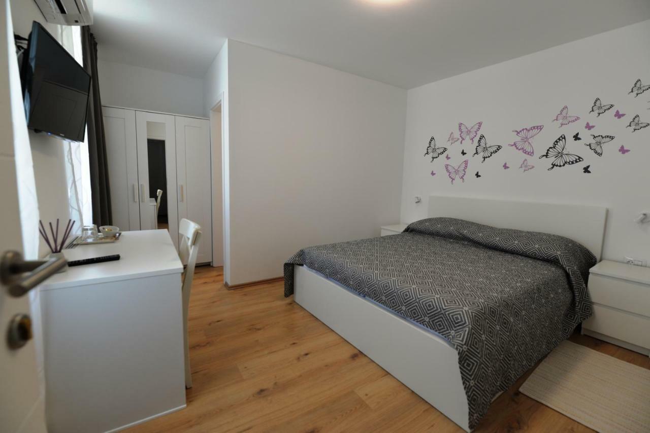 Apartments And Rooms Oliva เซรส ภายนอก รูปภาพ