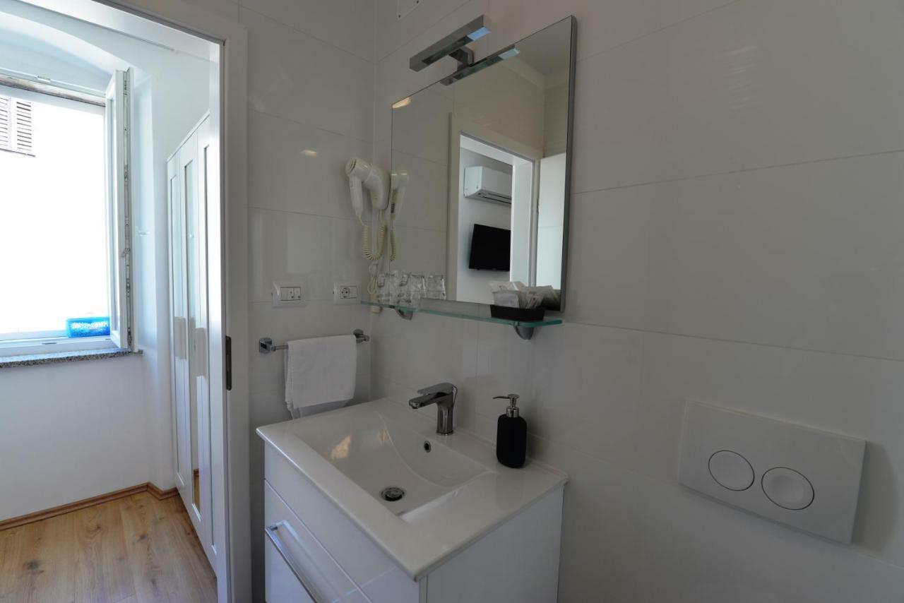 Apartments And Rooms Oliva เซรส ภายนอก รูปภาพ