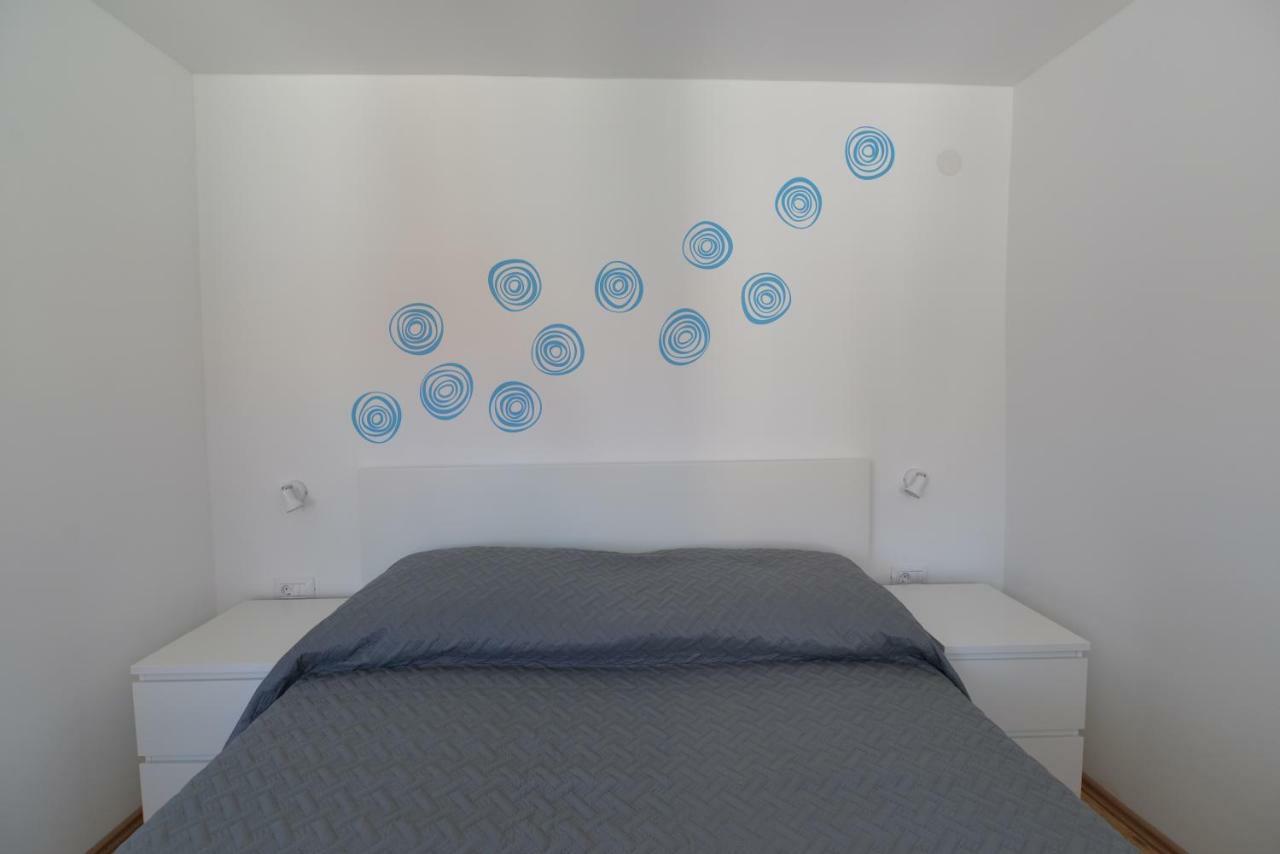 Apartments And Rooms Oliva เซรส ภายนอก รูปภาพ
