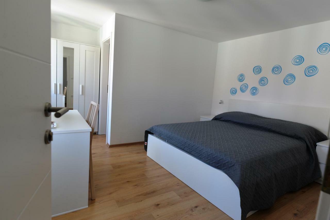 Apartments And Rooms Oliva เซรส ภายนอก รูปภาพ